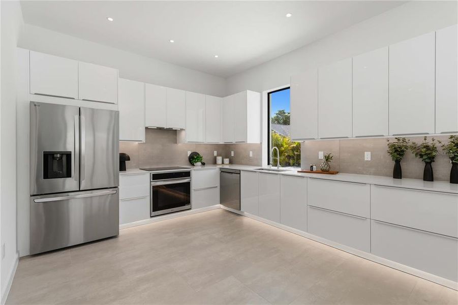 Furnished interior view inside a new home in , Sarasota (Image 33).