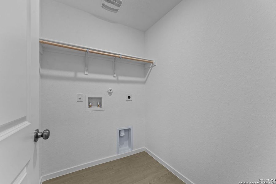 Spacious, unfurnished interior of a new home in , New Braunfels (Image 17).
