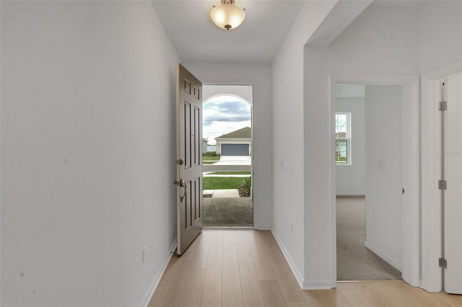 Spacious, unfurnished interior of a new home in Annabelle Estates, Winter Haven (Image 14).