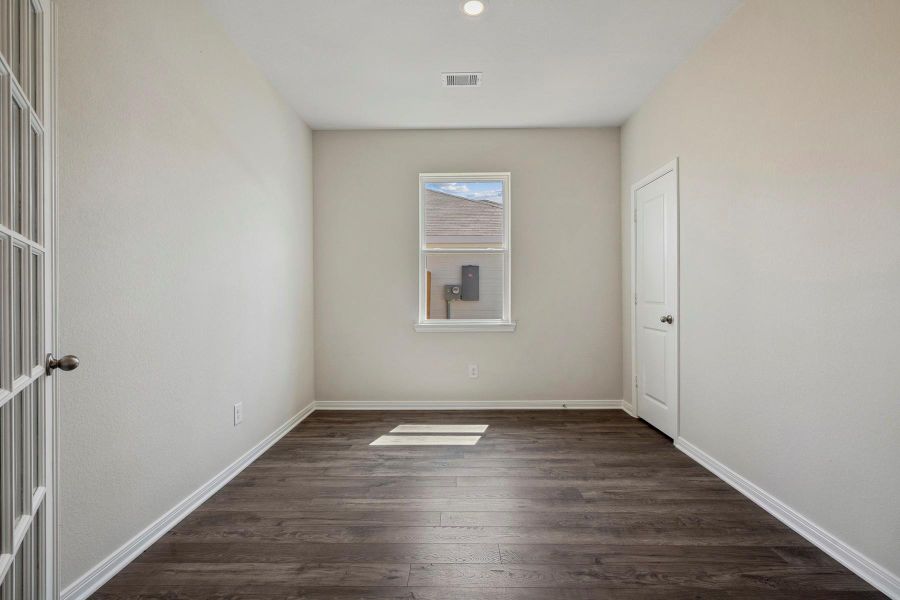 Spacious, unfurnished interior of a new home in Pinewood Trails, Cleveland (Image 14). Spacious, unfurnished interior of a new home in Pinewood Trails, Cleveland (Image 14).