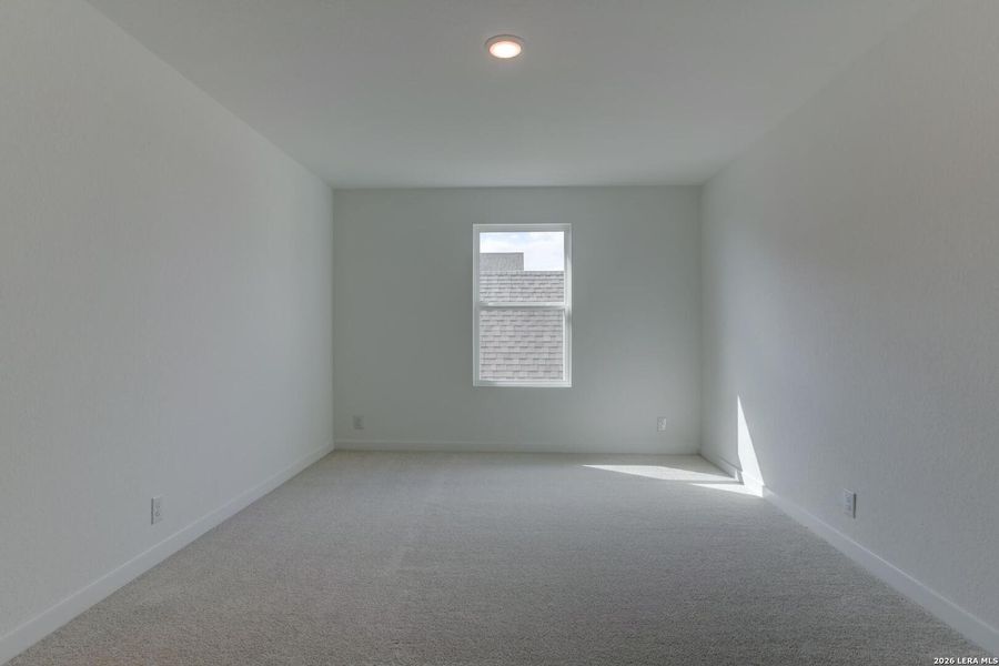 Spacious, unfurnished interior of a new home in Nopal Valley, San Antonio (Image 24).