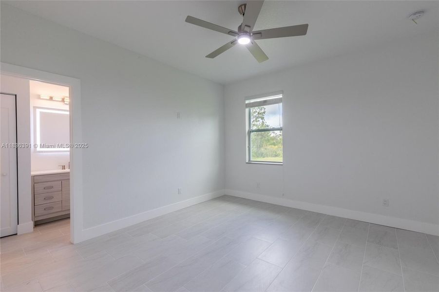 Spacious, unfurnished interior of a new home in , Lake Placid (Image 37).