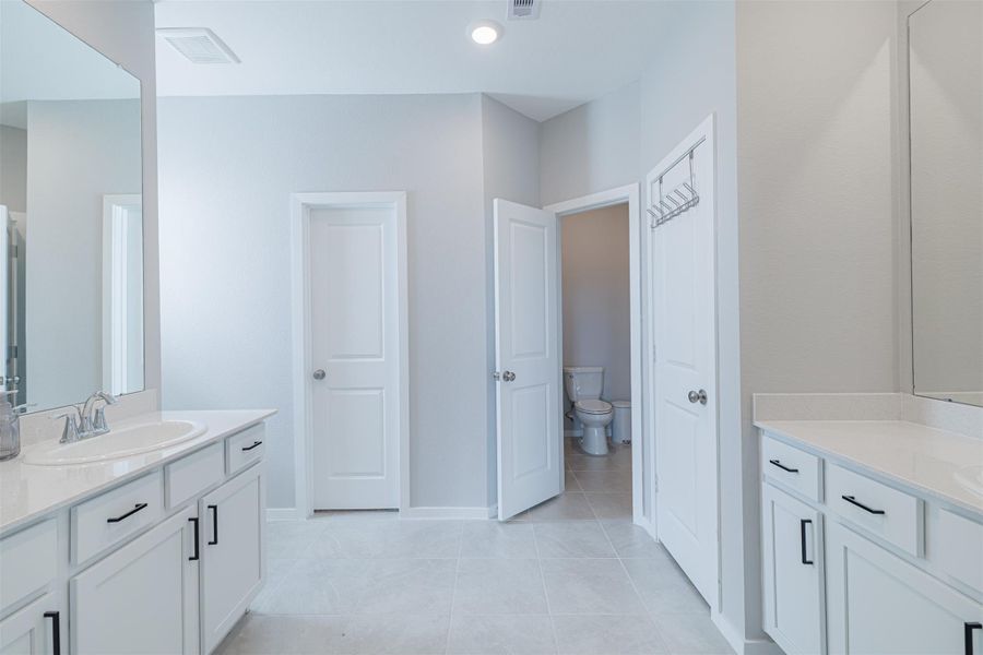 Furnished interior view inside a new home in Lago Mar, Texas City (Image 23).
