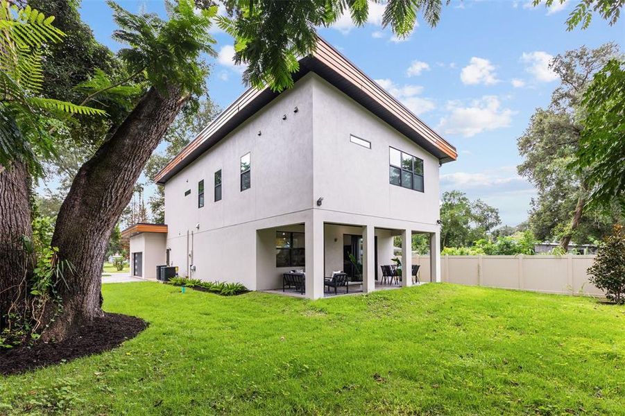 Exterior details and patio area of a home in , Orlando (Image 35).
