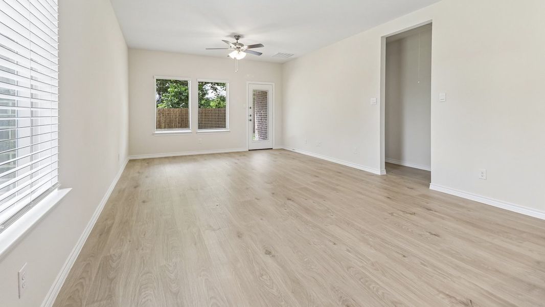 Spacious, unfurnished interior of a new home in Winchester Crossing, Princeton (Image 5).