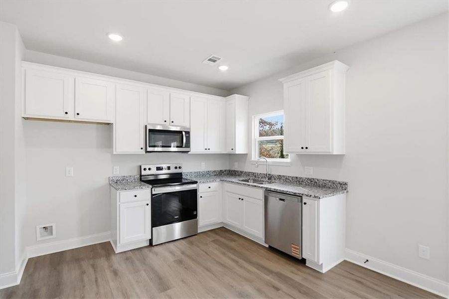 Furnished interior view inside a new home in , Lavonia (Image 6).