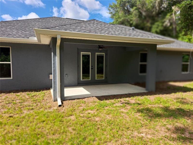 Exterior details and patio area of a home in , Citrus Springs (Image 4).
