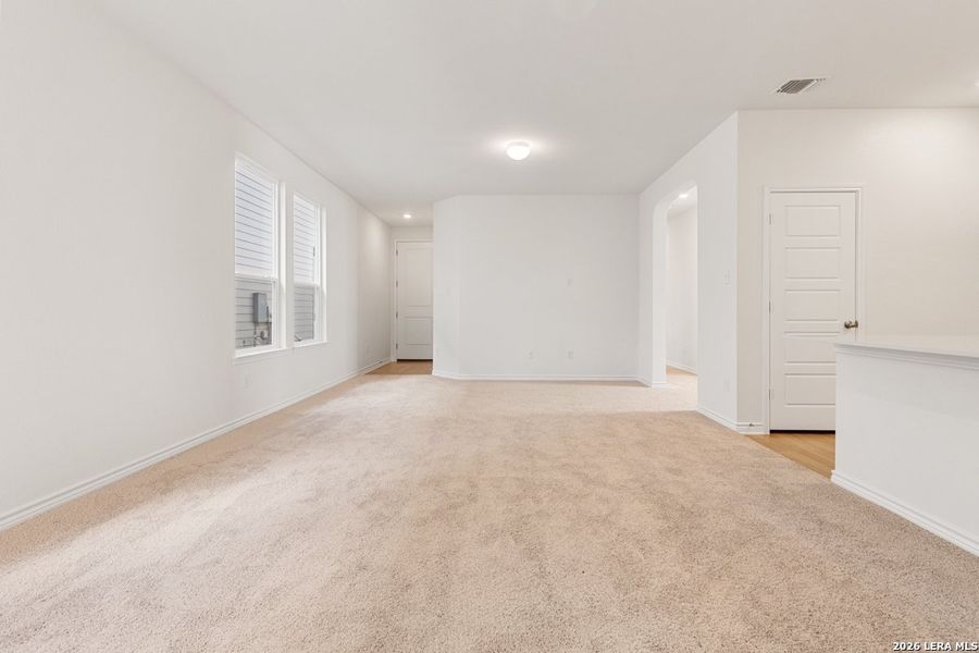 Spacious, unfurnished interior of a new home in Legend Heights, New Braunfels (Image 13).