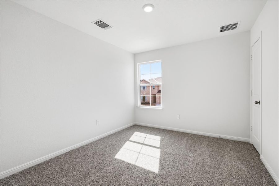 Spacious, unfurnished interior of a new home in Rosenbusch Ranch, Leander (Image 4).