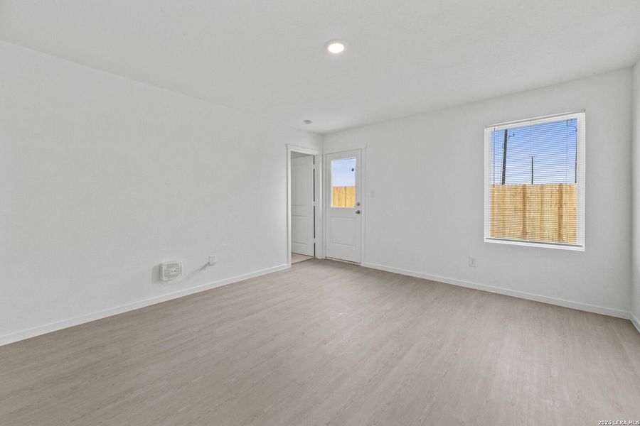 Spacious, unfurnished interior of a new home in Spring Grove, St. Hedwig (Image 20).