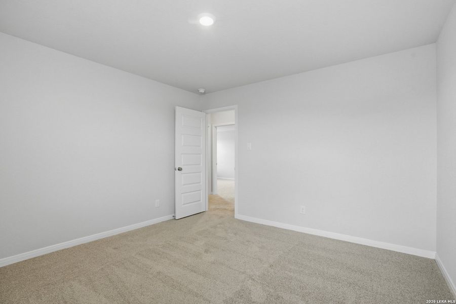 Spacious, unfurnished interior of a new home in Dauer Ranch, New Braunfels (Image 19).