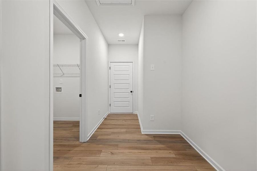 Spacious, unfurnished interior of a new home in Jones Ridge, Dallas (Image 37).