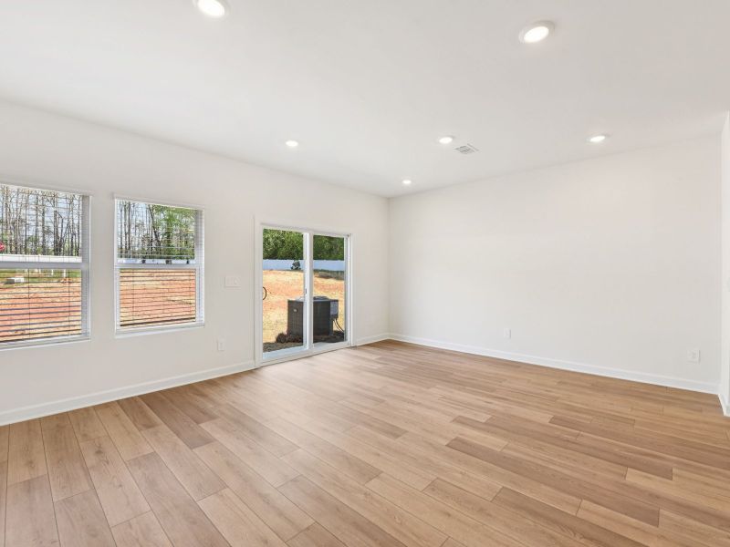 Spacious, unfurnished interior of a new home in Rocky River Towns, Charlotte (Image 9).