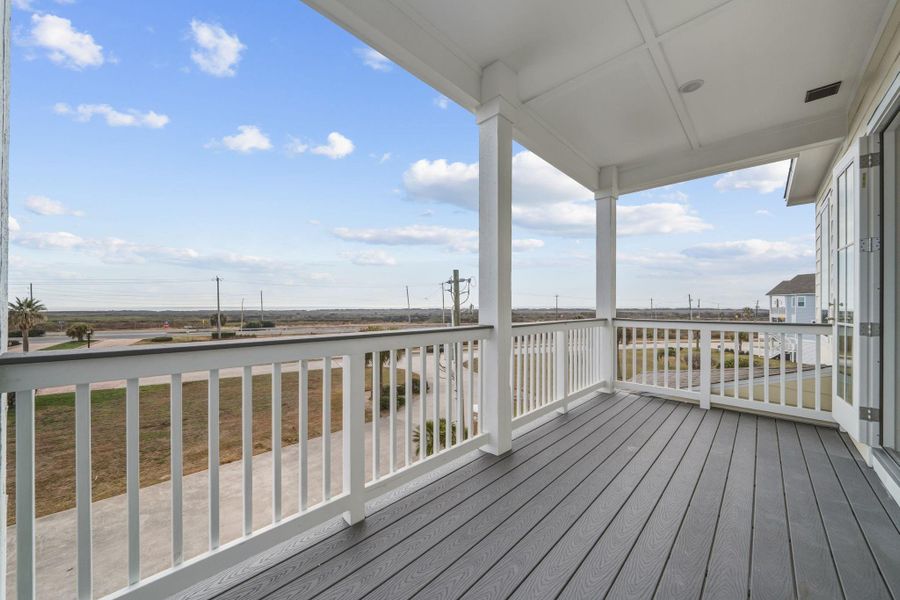 Exterior details and patio area of a home in , Galveston (Image 4).