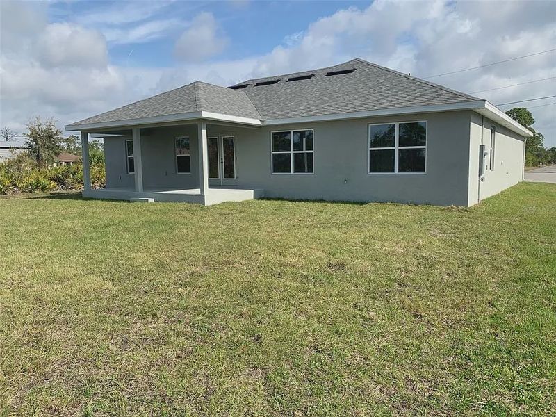 Exterior details and patio area of a home in Gulf Cove, Port Charlotte (Image 9).