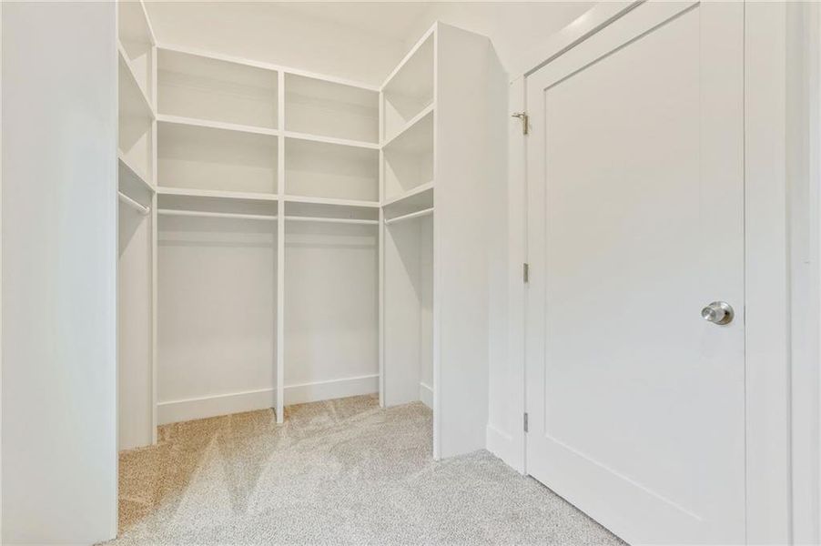 Spacious, unfurnished interior of a new home in , Waleska (Image 27).