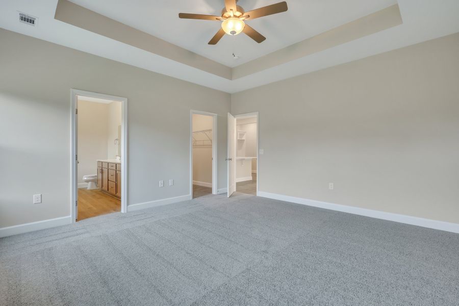 Spacious, unfurnished interior of a new home in Wexford, Richmond Hill (Image 24).