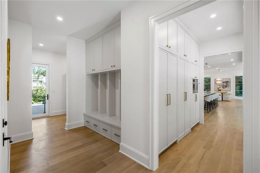 Spacious, unfurnished interior of a new home in , Sandy Springs (Image 19).
