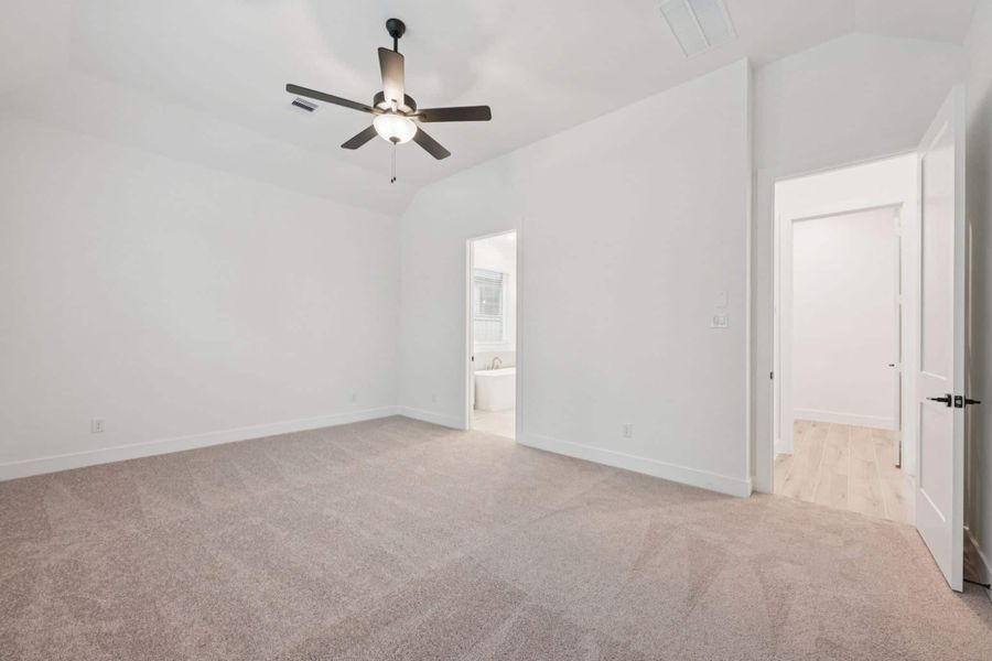 Spacious, unfurnished interior of a new home in Kresston, Montgomery (Image 26).