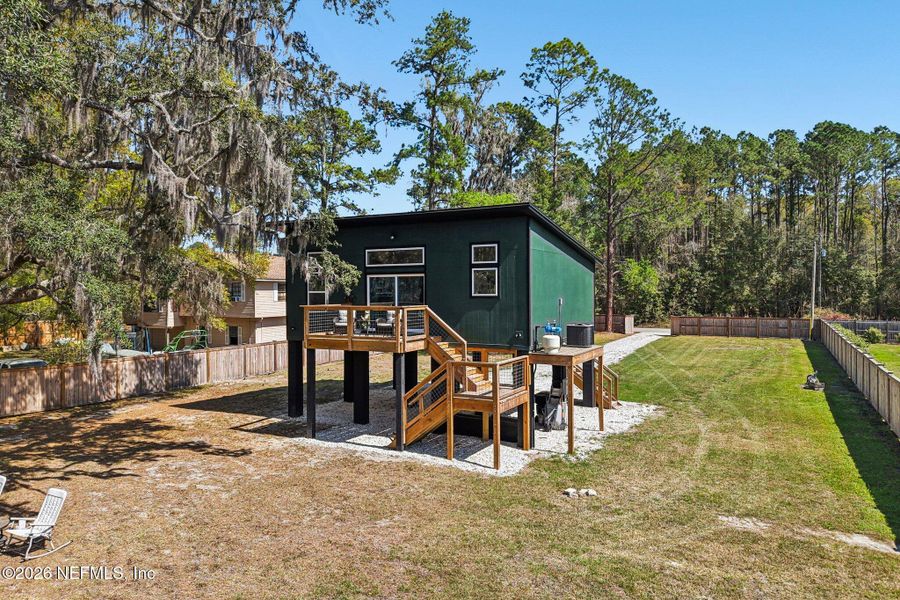 Exterior details and patio area of a home in , Middleburg (Image 28).