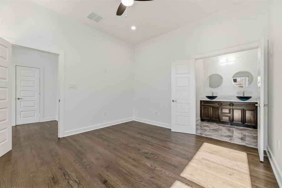 Spacious, unfurnished interior of a new home in , Dallas (Image 33).