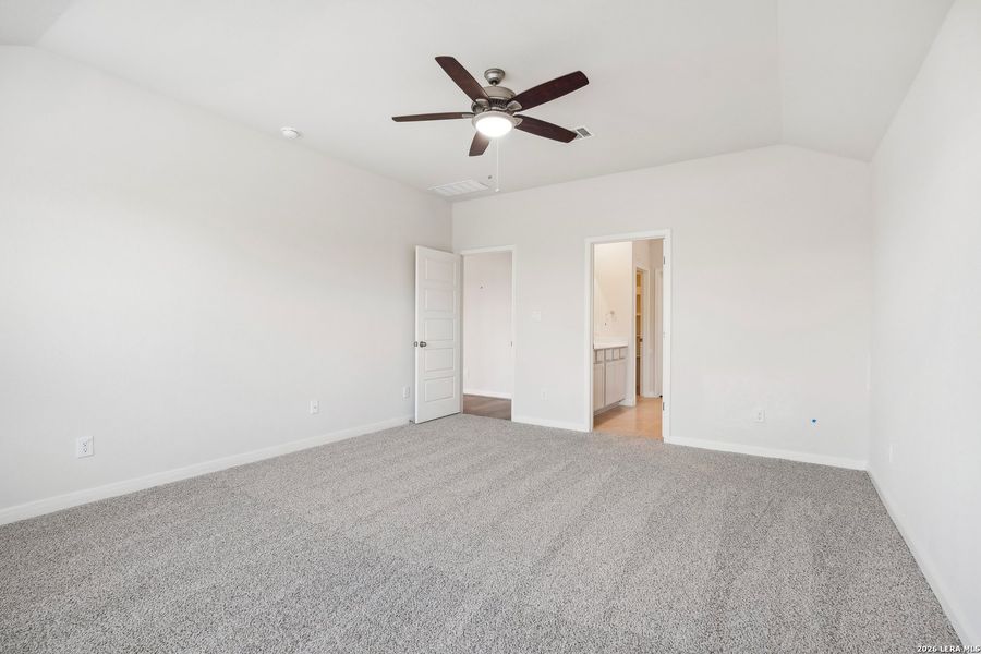 Spacious, unfurnished interior of a new home in Arcadia Ridge - Classic Series, San Antonio (Image 15).