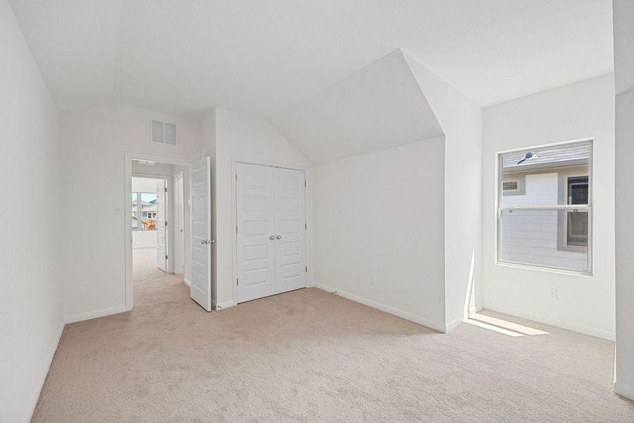 Spacious, unfurnished interior of a new home in Trinity Ranch, Elgin (Image 14).