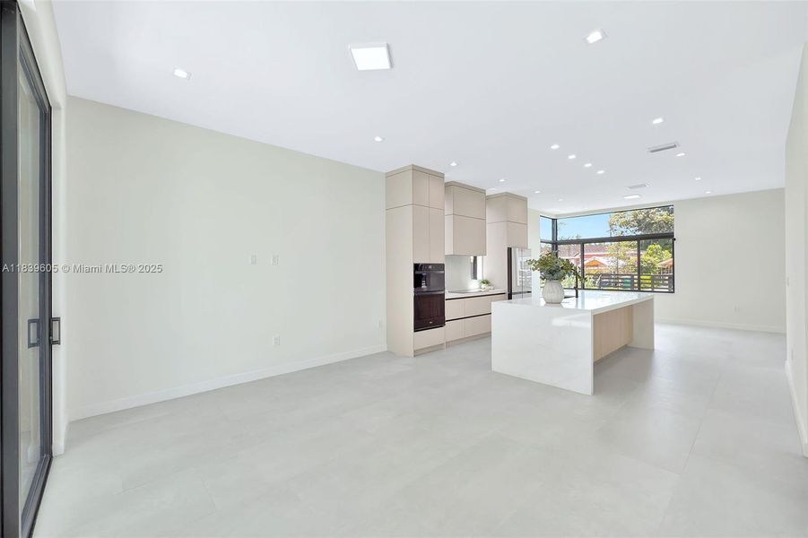 Spacious, unfurnished interior of a new home in , Miami (Image 13).