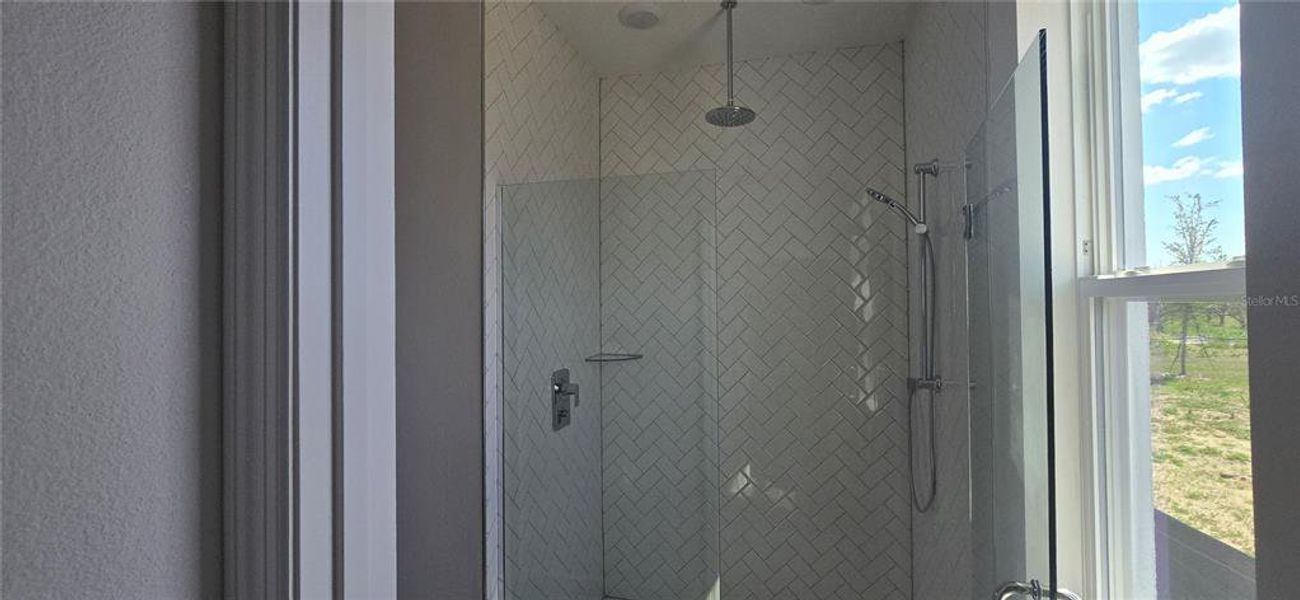 Furnished interior view inside a new home in Ridgeview, Clermont (Image 6).