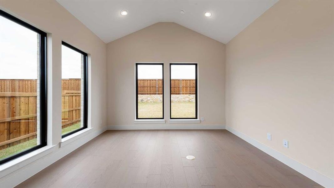 Spacious, unfurnished interior of a new home in Terraces, Rockwall (Image 18).