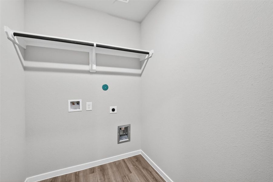 Spacious, unfurnished interior of a new home in Rollingbrook Estates, Baytown (Image 37).
