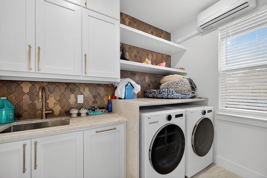 Furnished interior view inside a new home in , Dallas (Image 23). Furnished interior view inside a new home in , Dallas (Image 23).