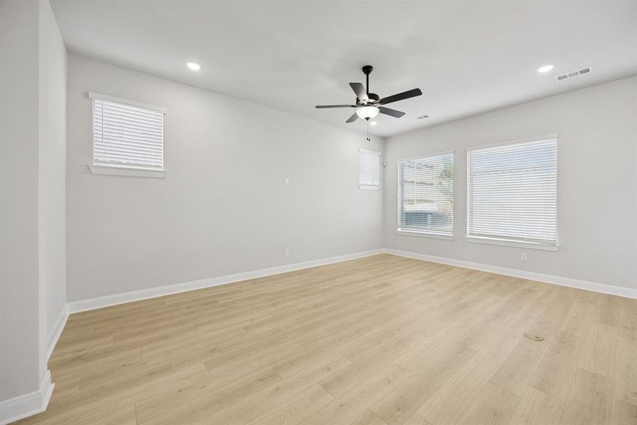Spacious, unfurnished interior of a new home in Greenville Heights, Dallas (Image 27).