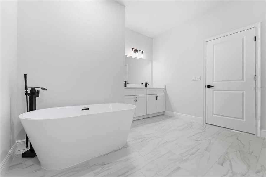 Furnished interior view inside a new home in , Dunnellon (Image 10).