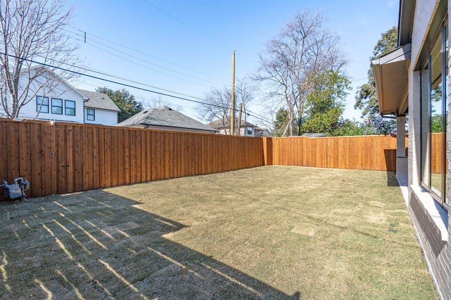 Exterior details and patio area of a home in , Dallas (Image 3).