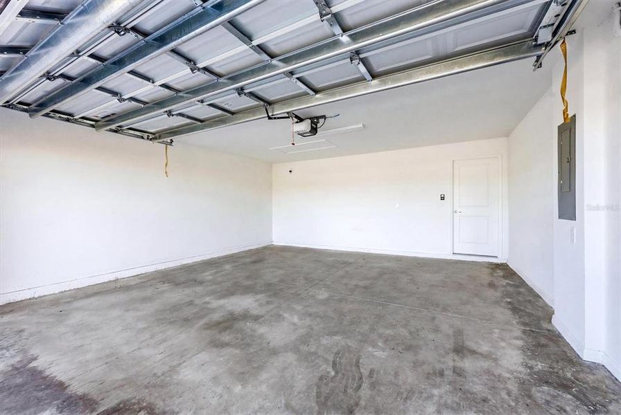 Spacious, unfurnished interior of a new home in Rotonda Lakes, Rotonda West (Image 14).