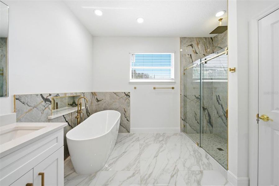 Furnished interior view inside a new home in , Altamonte Springs (Image 15).