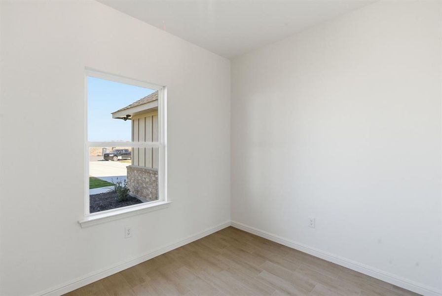 Spacious, unfurnished interior of a new home in , Lipan (Image 12).