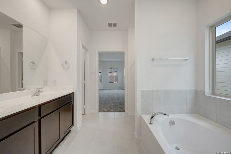 Furnished interior view inside a new home in Park Place, New Braunfels (Image 15).