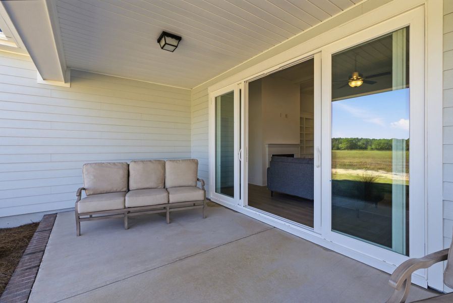 Exterior details and patio area of a home in Sidbury Landing, Wilmington (Image 31).