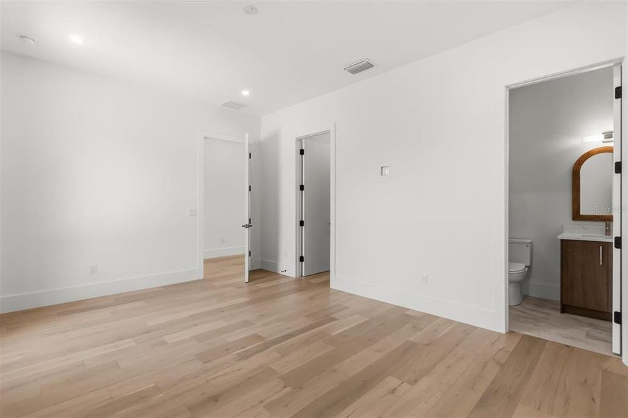 Spacious, unfurnished interior of a new home in , Winter Park (Image 42).