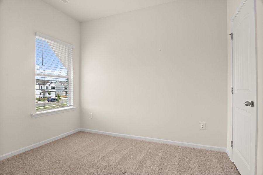 Spacious, unfurnished interior of a new home in Cantigny Park, Clarksville (Image 8).