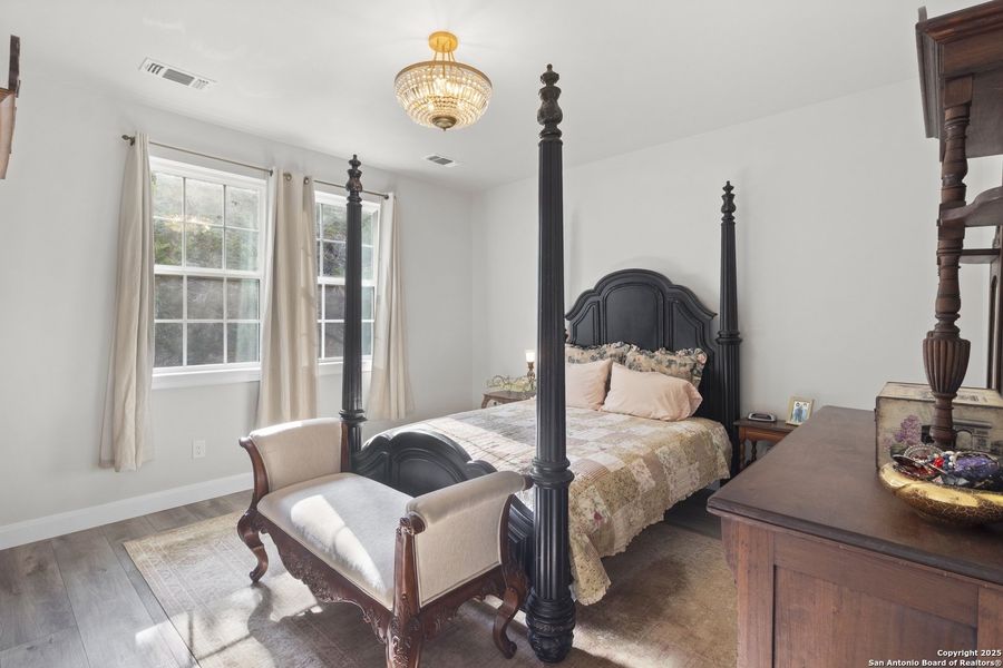 Furnished interior view inside a new home in , Bandera (Image 34).