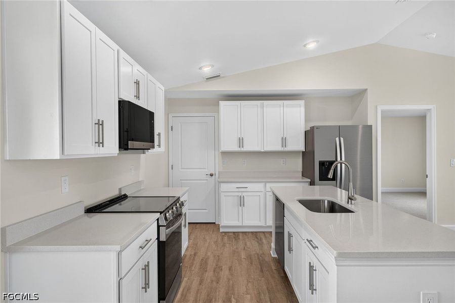Furnished interior view inside a new home in Cape Coral, Cape Coral (Image 10).