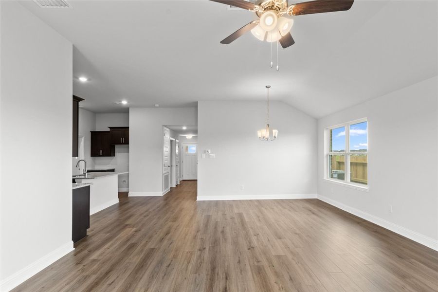 Spacious, unfurnished interior of a new home in River Ranch Trails, Dayton (Image 15).