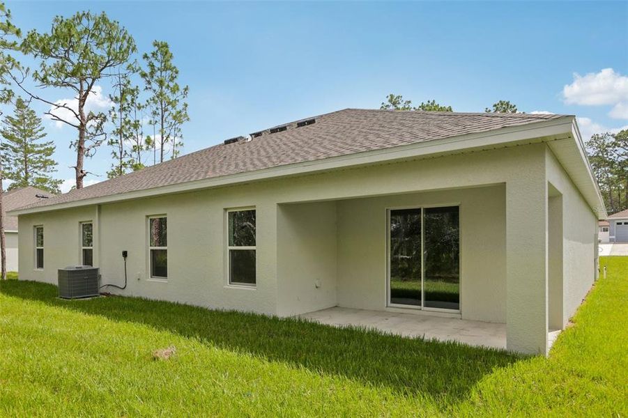 Exterior details and patio area of a home in Sugarmill Woods, Homosassa (Image 9).