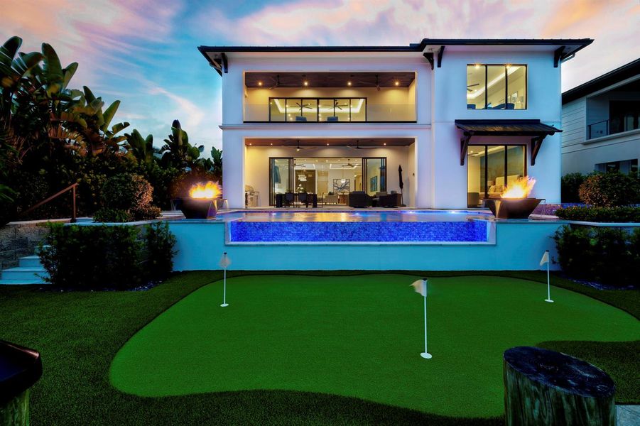 PUTTING GREEN PUTTING GREEN