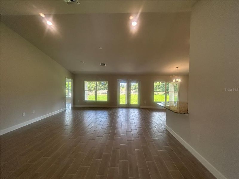 Spacious, unfurnished interior of a new home in Port Charlotte, Punta Gorda (Image 5).