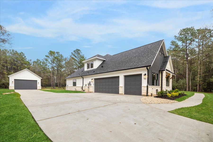Front exterior of a new home in , Huntsville, TX, highlighting curb appeal (Image 20).