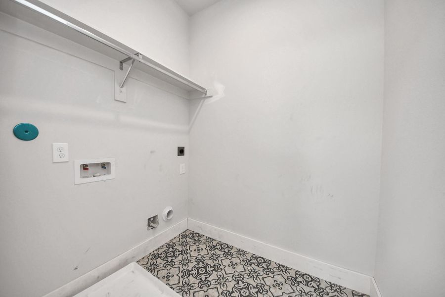 Furnished interior view inside a new home in Alicante, Houston (Image 13).